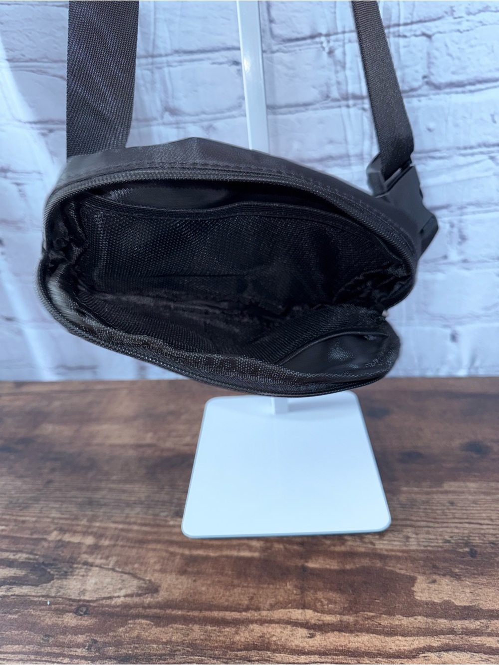 Black Crossbody Belt Bag Bag - Picture 8 of 11